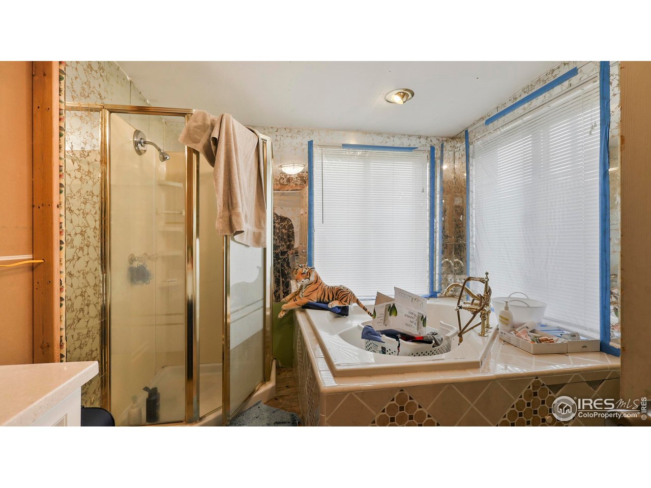 15985 Echo Road Fort Morgan, CO 80701 - Photo 10 of 22 a black and white photo of a living room