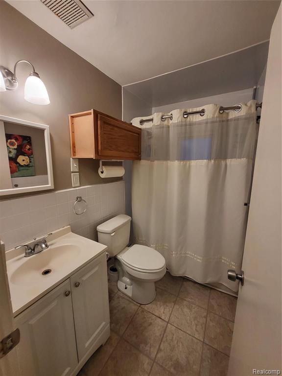 2239 Roslyn Road Harper Woods, MI 48236 - Photo 23 of 32