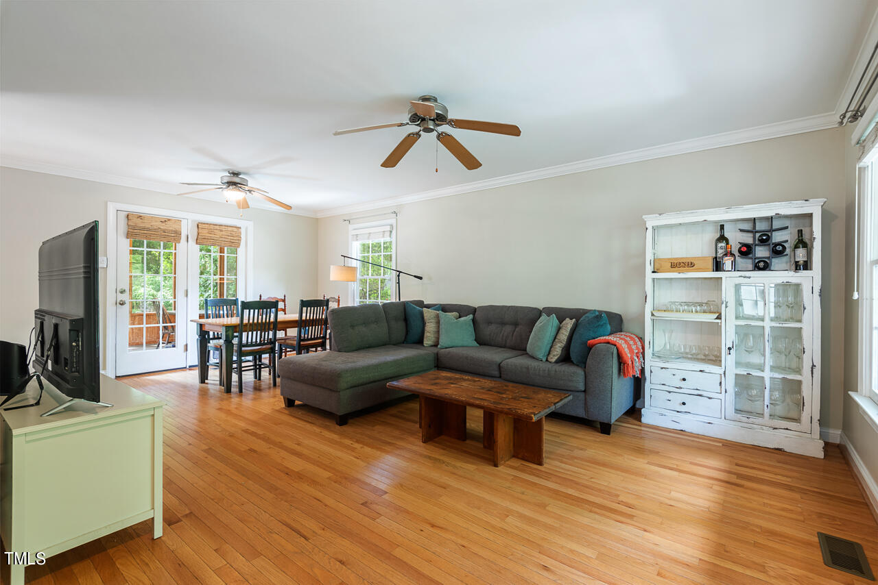 2209 Albany Street Durham, NC 27705 - Photo 4 of 35 07