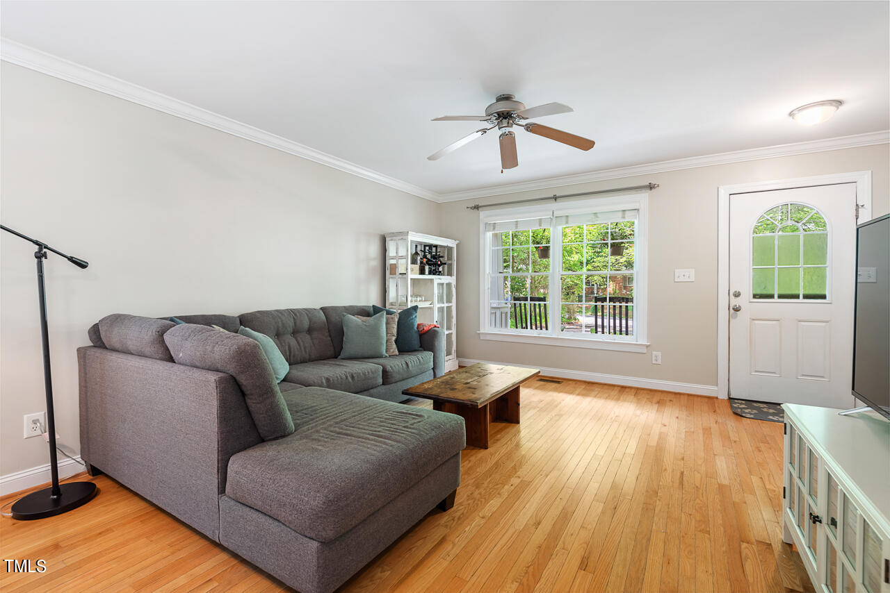 2209 Albany Street Durham, NC 27705 - Photo 5 of 35 09