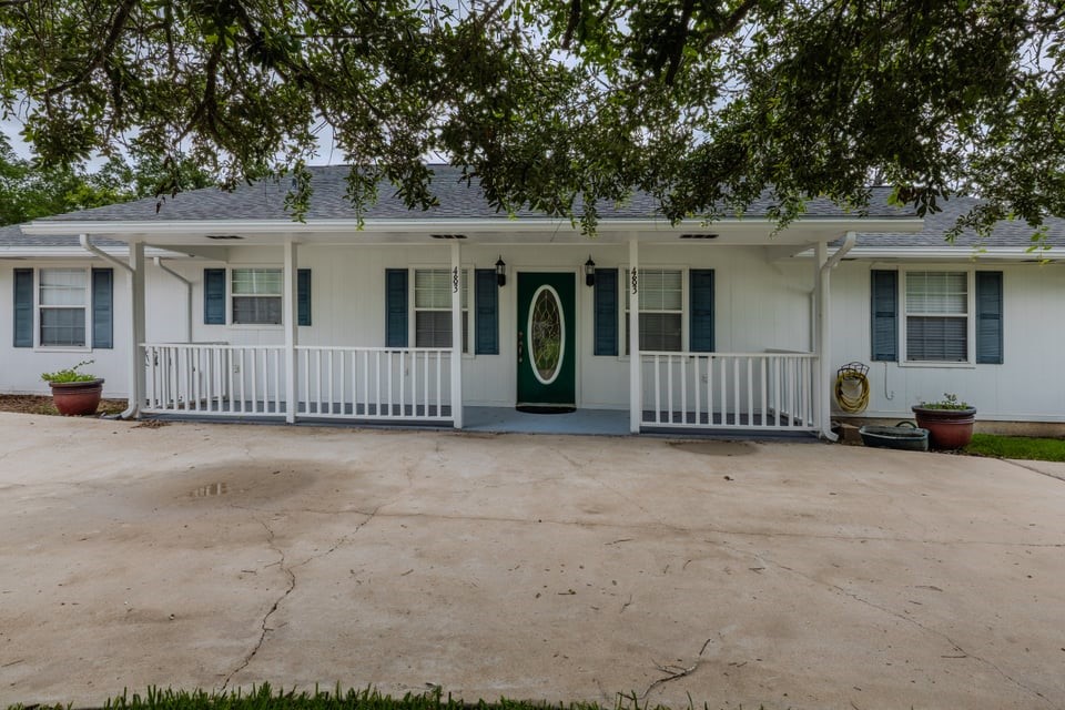 483 Riverside Drive Palacios, TX 77465 - Photo 4 of 41 front view of a house