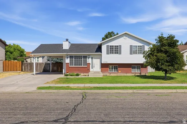 $445,000 | 3799 Foxglen Drive, Roy, UT 84067
