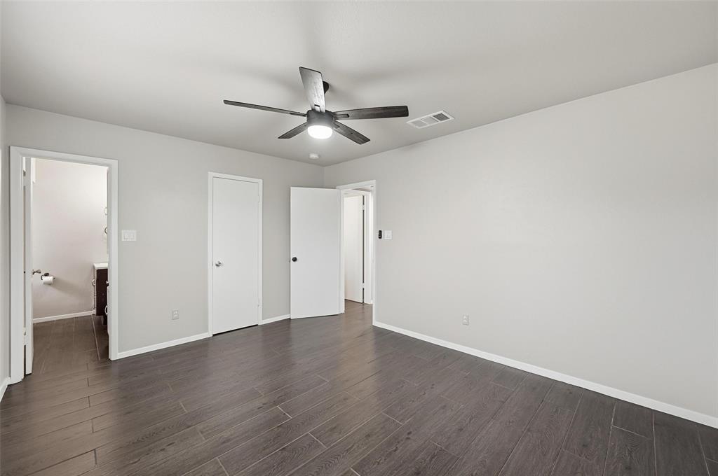 6200 Inspiration Point Arlington, TX 76016 - Photo 11 of 23 Private primary bedroom