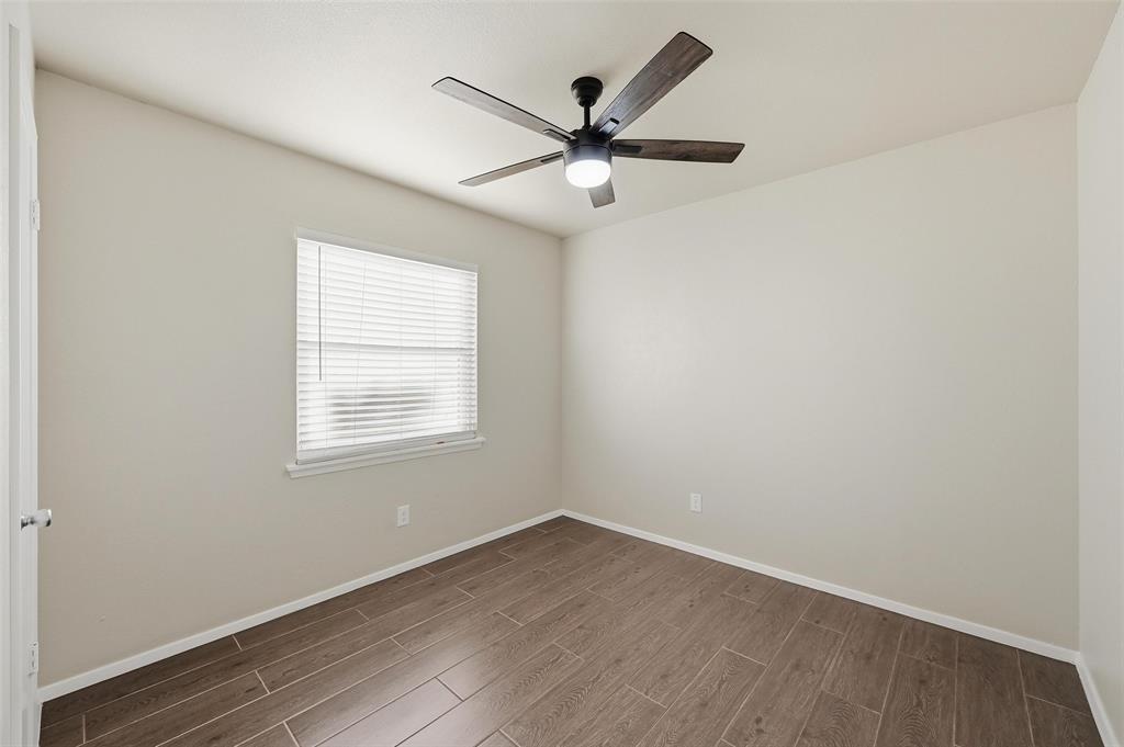 6200 Inspiration Point Arlington, TX 76016 - Photo 17 of 23 Bedroom #3