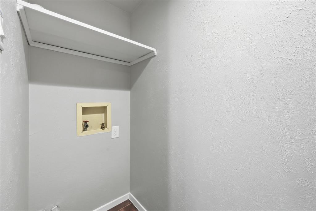 6200 Inspiration Point Arlington, TX 76016 - Photo 20 of 23 Laundry suitable for full-sized washer and dryer