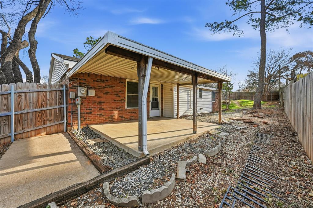 6200 Inspiration Point Arlington, TX 76016 - Photo 21 of 23 Large covered patio, perfect for gatherings