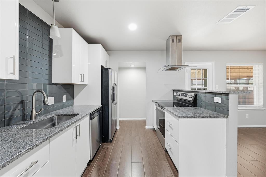 6200 Inspiration Point Arlington, TX 76016 - Photo 6 of 23 Ample amount of kitchen storage