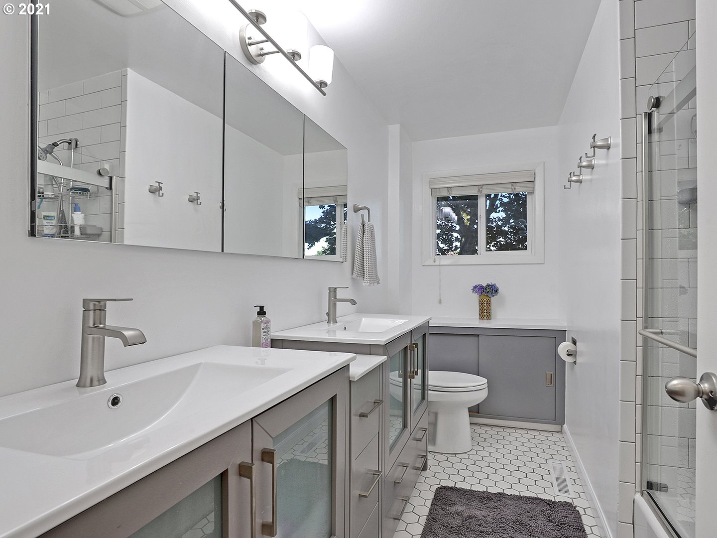 4772 Southwest 35th Place Portland, OR 97221 - Photo 15 of 26 Gallery Image 15