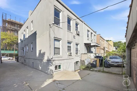 $1,675,000 | 21-08 Ditmars Boulevard | Astoria