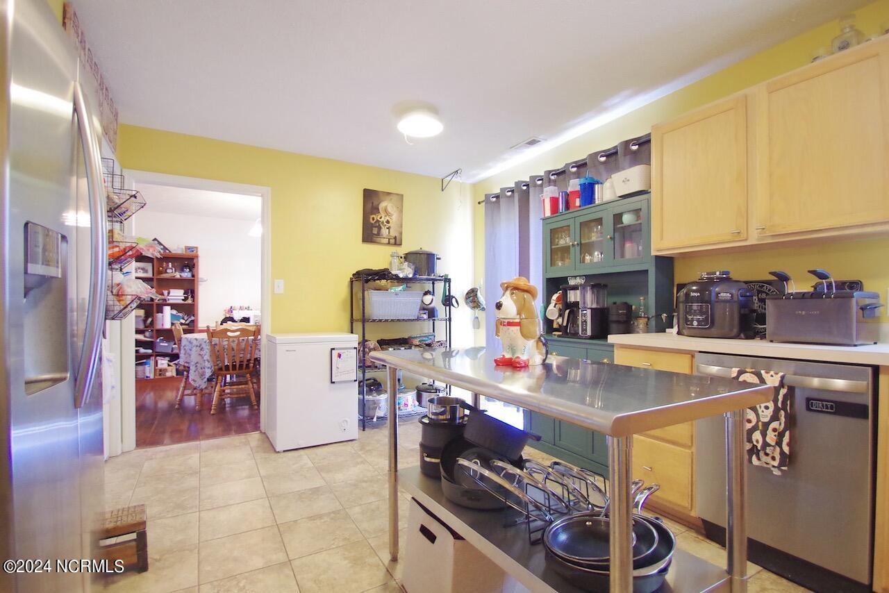 317 Foxhall Road Newport, NC 28570 - Photo 12 of 33 317 Foxhall Rd