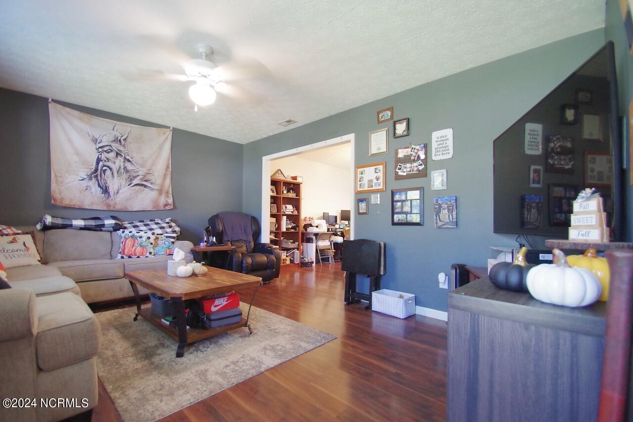 317 Foxhall Road Newport, NC 28570 - Photo 7 of 33 317 Foxhall Rd