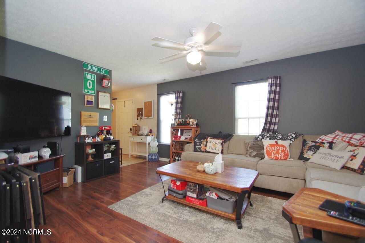 317 Foxhall Road Newport, NC 28570 - Photo 8 of 33 317 Foxhall Rd