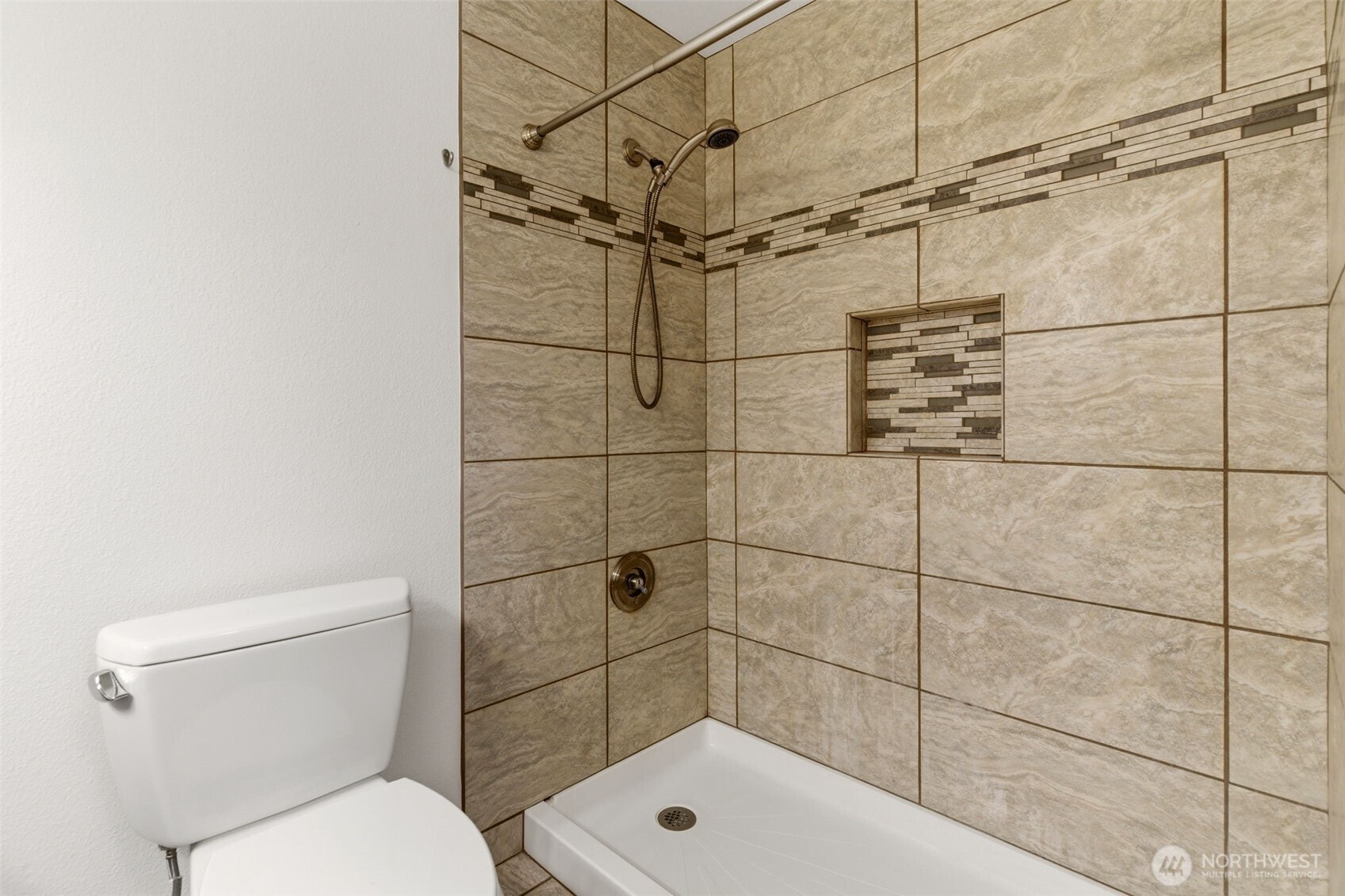 800 North Allen Place, Unit 401 Seattle, WA 98103 - Photo 20 of 32