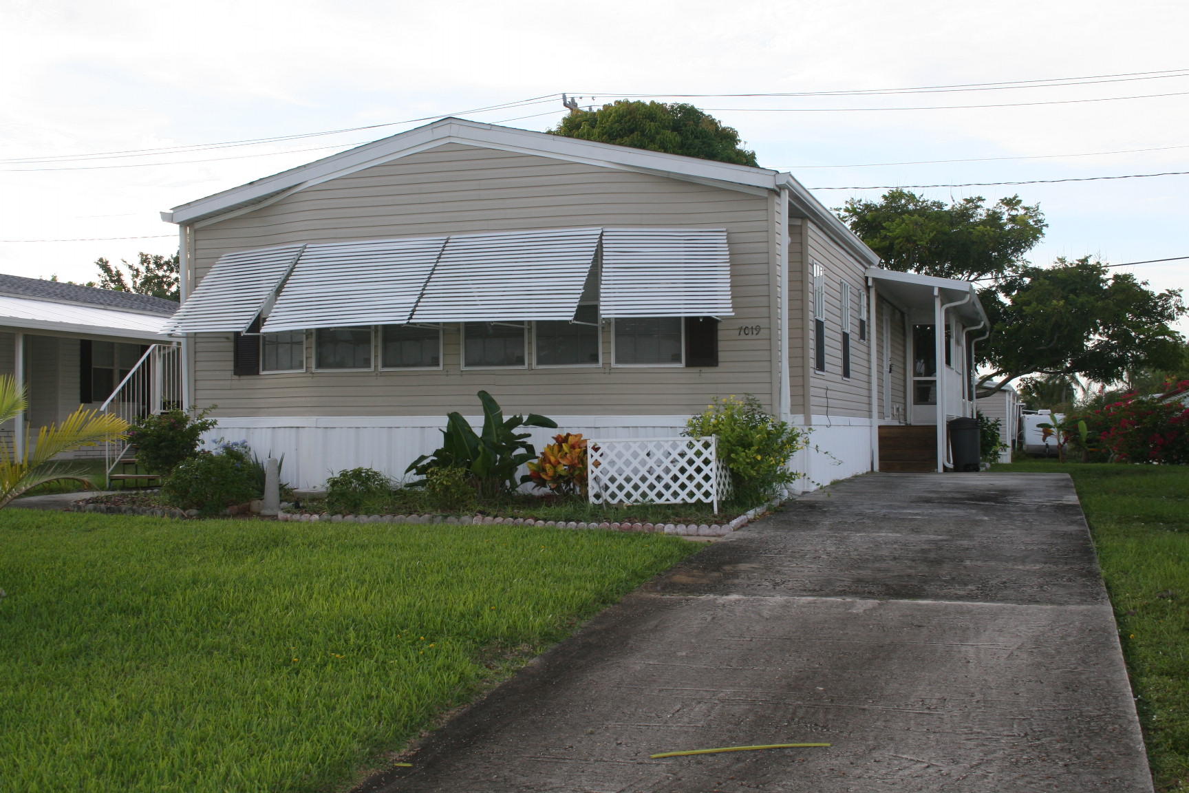 7019 Southeast Ridgeway Terrace Hobe Sound, FL 33455 - Photo 1 of 21 exterior front
