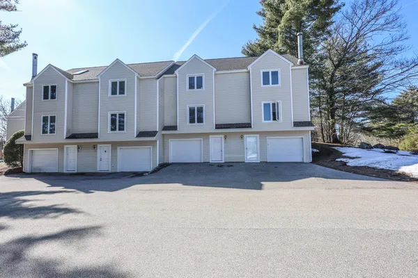 $2,400 | 5 Gleneagle Drive, Nashua, NH 03063