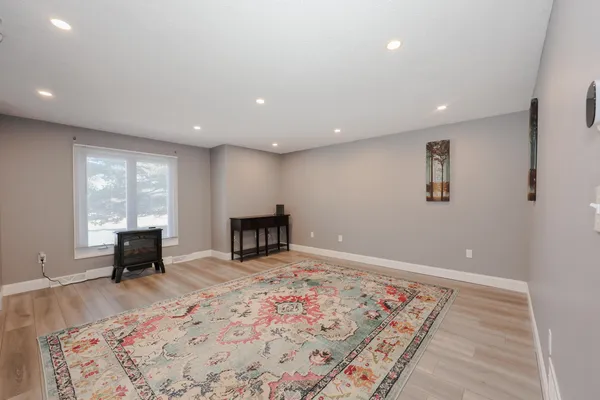 $2,400 | 5 Gleneagle Drive, Nashua, NH 03063