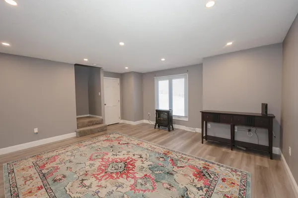 $2,400 | 5 Gleneagle Drive, Nashua, NH 03063