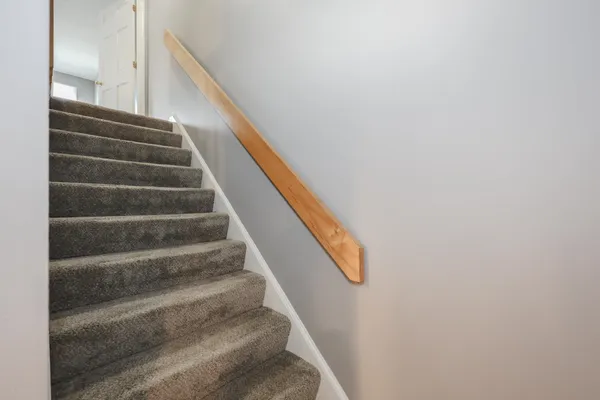 $2,400 | 5 Gleneagle Drive, Nashua, NH 03063