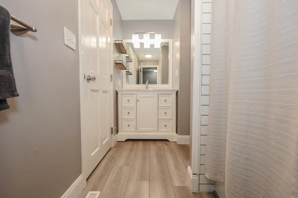 $2,400 | 5 Gleneagle Drive, Nashua, NH 03063