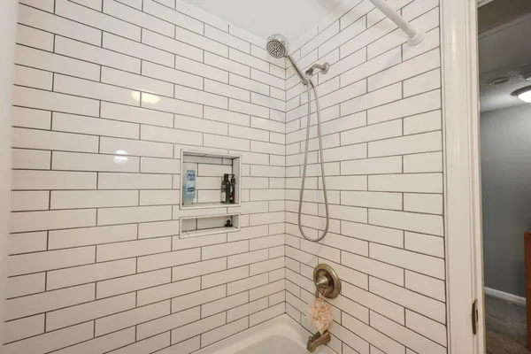 $2,400 | 5 Gleneagle Drive, Nashua, NH 03063