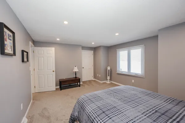 $2,400 | 5 Gleneagle Drive, Nashua, NH 03063