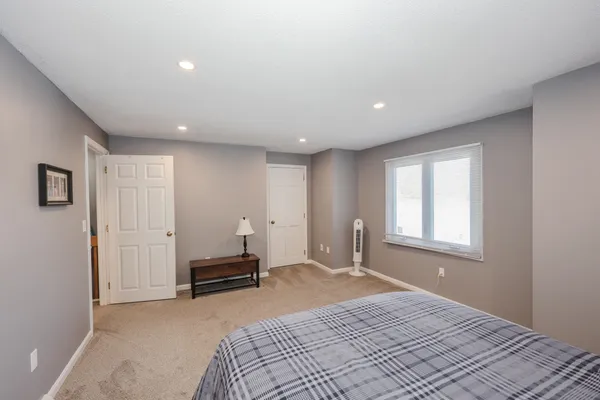 $2,400 | 5 Gleneagle Drive, Nashua, NH 03063