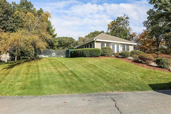 $2,400 | 5 Gleneagle Drive, Nashua, NH 03063