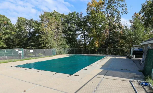 $2,400 | 5 Gleneagle Drive, Nashua, NH 03063