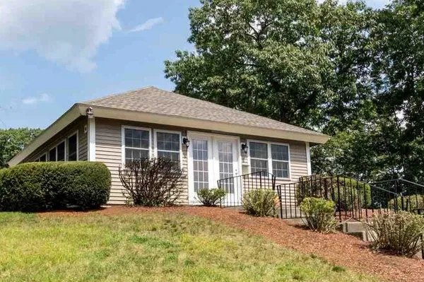 $2,400 | 5 Gleneagle Drive, Nashua, NH 03063