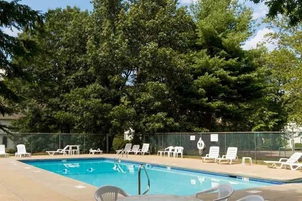 $2,400 | 5 Gleneagle Drive, Nashua, NH 03063