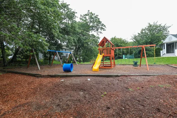 $2,400 | 5 Gleneagle Drive, Nashua, NH 03063