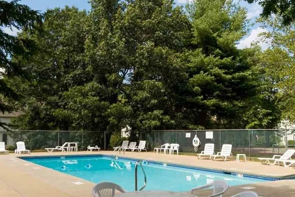 $2,400 | 5 Gleneagle Drive, Nashua, NH 03063