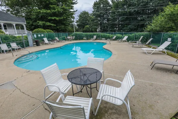 $2,400 | 5 Gleneagle Drive, Nashua, NH 03063