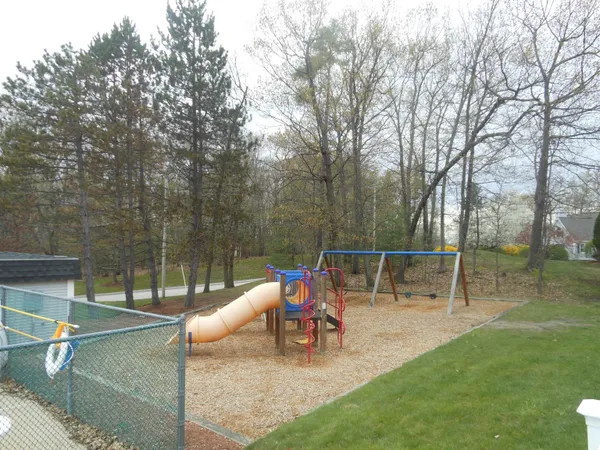 $2,400 | 5 Gleneagle Drive, Nashua, NH 03063