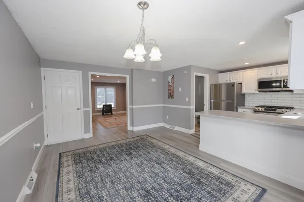 $2,400 | 5 Gleneagle Drive, Nashua, NH 03063