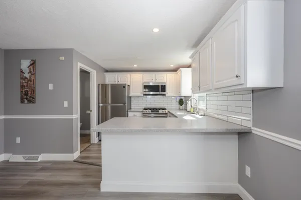 $2,400 | 5 Gleneagle Drive, Nashua, NH 03063