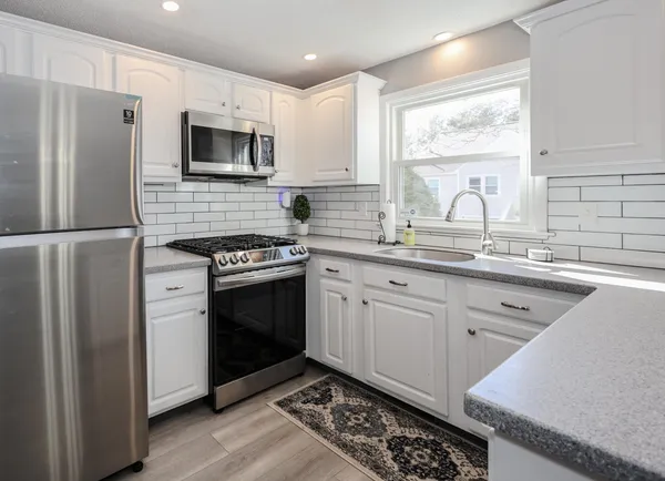 $2,400 | 5 Gleneagle Drive, Nashua, NH 03063