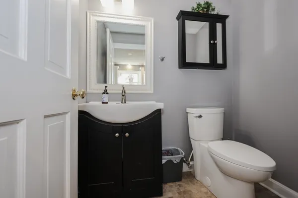 $2,400 | 5 Gleneagle Drive, Nashua, NH 03063