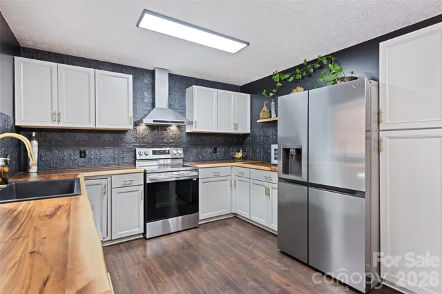 $425,000 | 144 Pinehaven Drive, Clyde, NC 28721