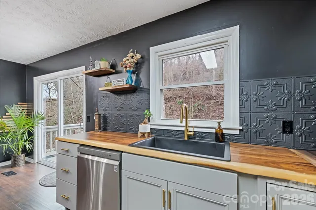 $425,000 | 144 Pinehaven Drive, Clyde, NC 28721