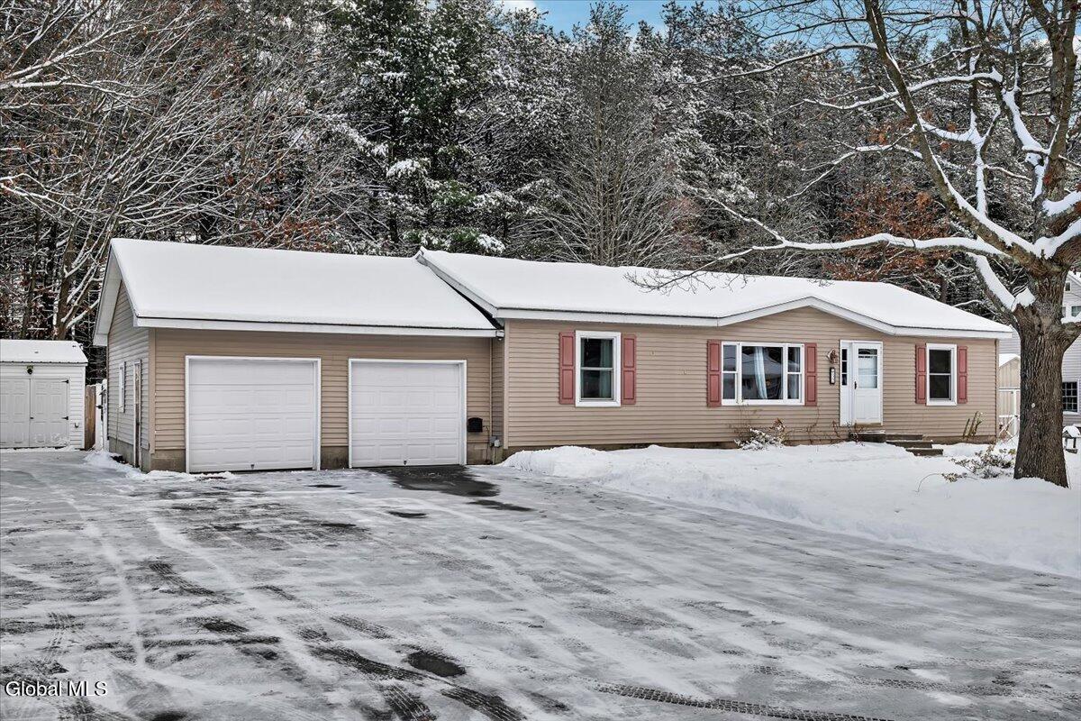 32 Pinewood Road Queensbury, NY 12804 - Photo 3 of 35 Left