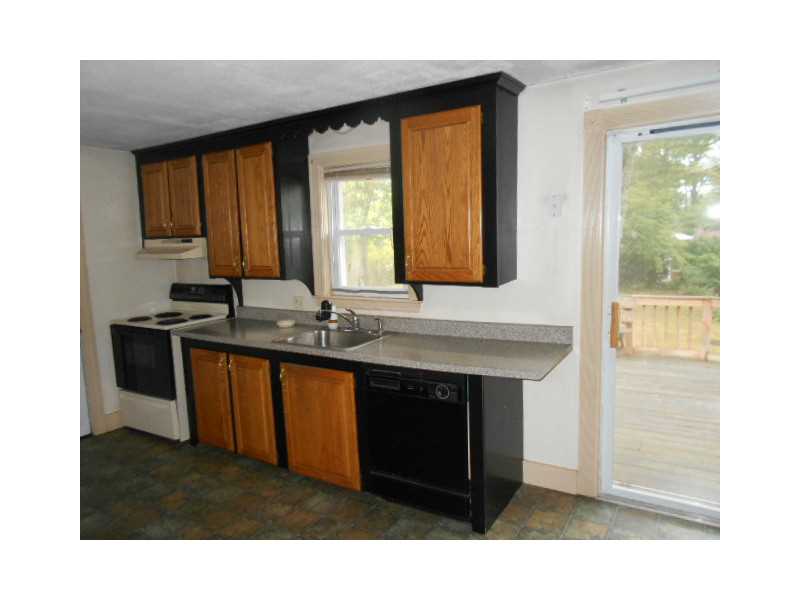 62 Whipple Road Smithfield, RI 02917 - Photo 11 of 25 Kitchen.