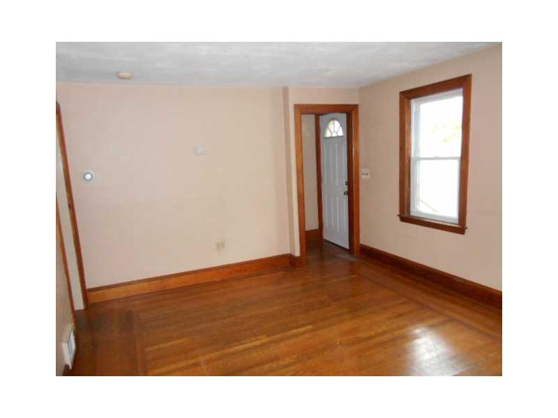 62 Whipple Road Smithfield, RI 02917 - Photo 9 of 25 Living Room.