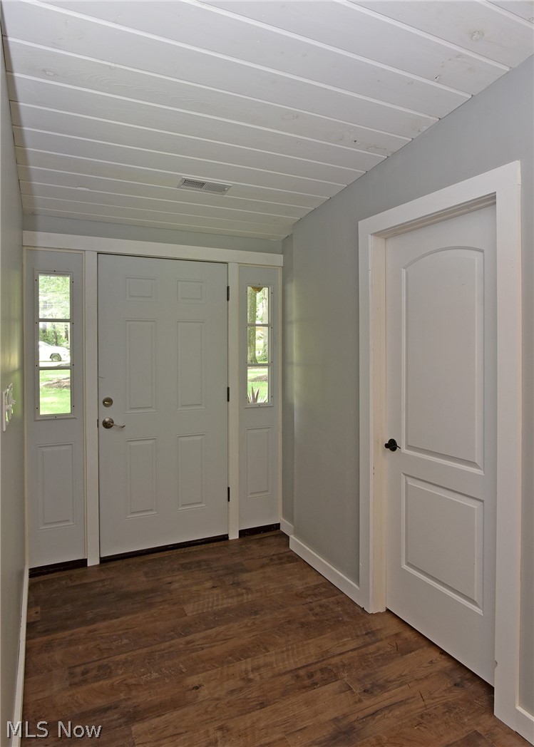 5775 Weaver Road New Franklin, OH 44319 - Photo 3 of 29