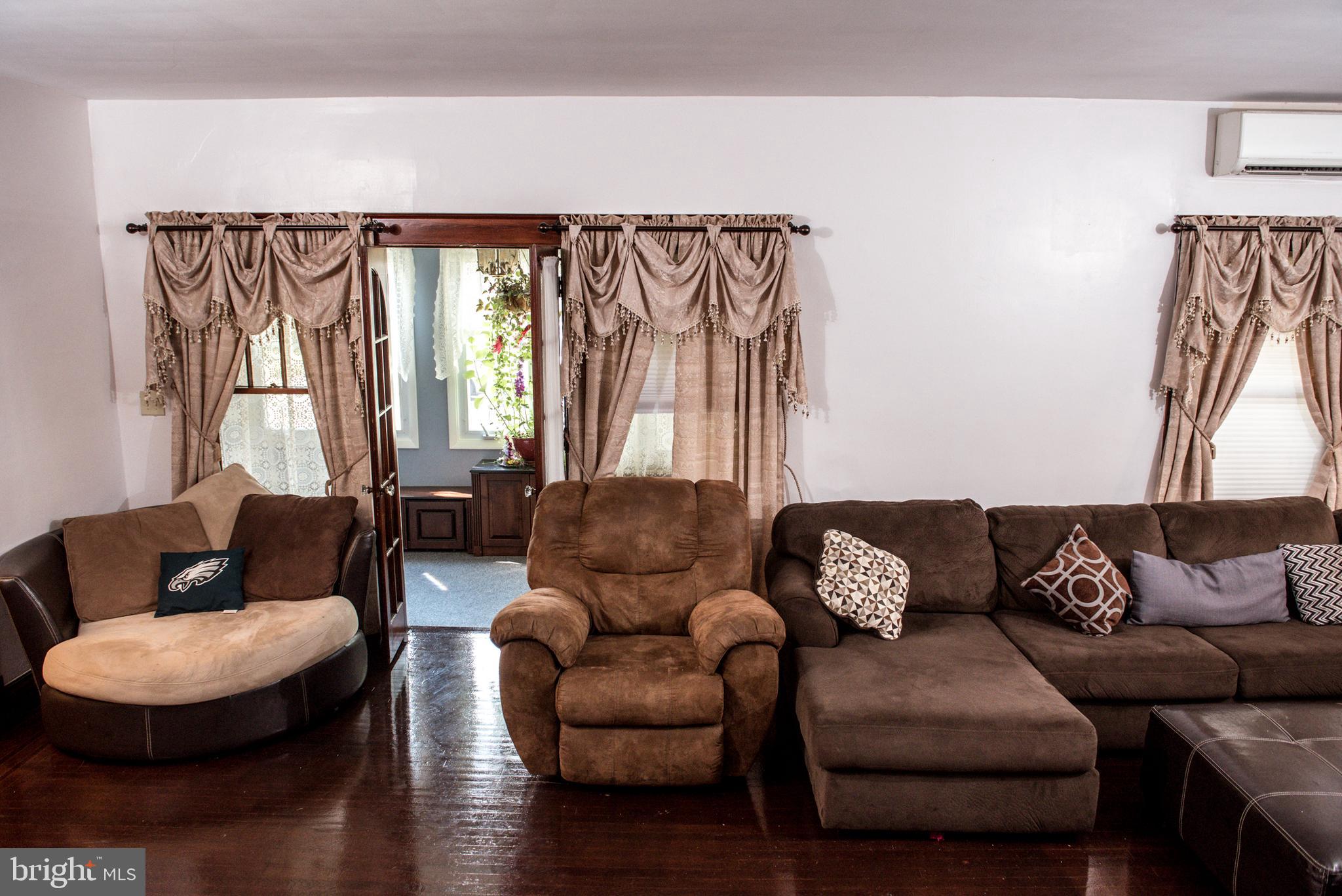 7205 Dungan Road Philadelphia, PA 19111 - Photo 4 of 55