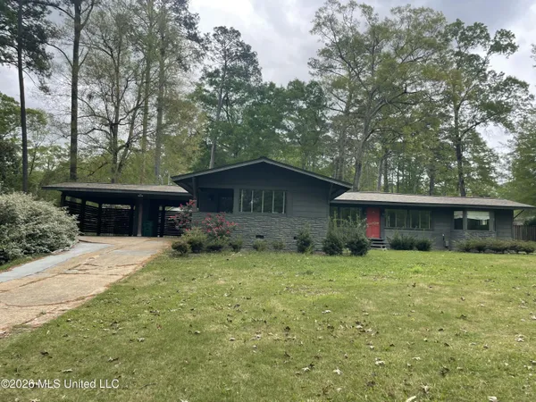 $275,000 | 107 Woodland Hill Drive, Brookhaven, MS 39601