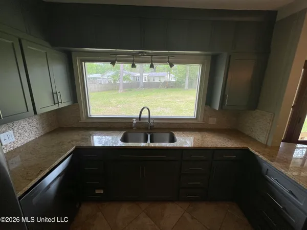 $275,000 | 107 Woodland Hill Drive, Brookhaven, MS 39601