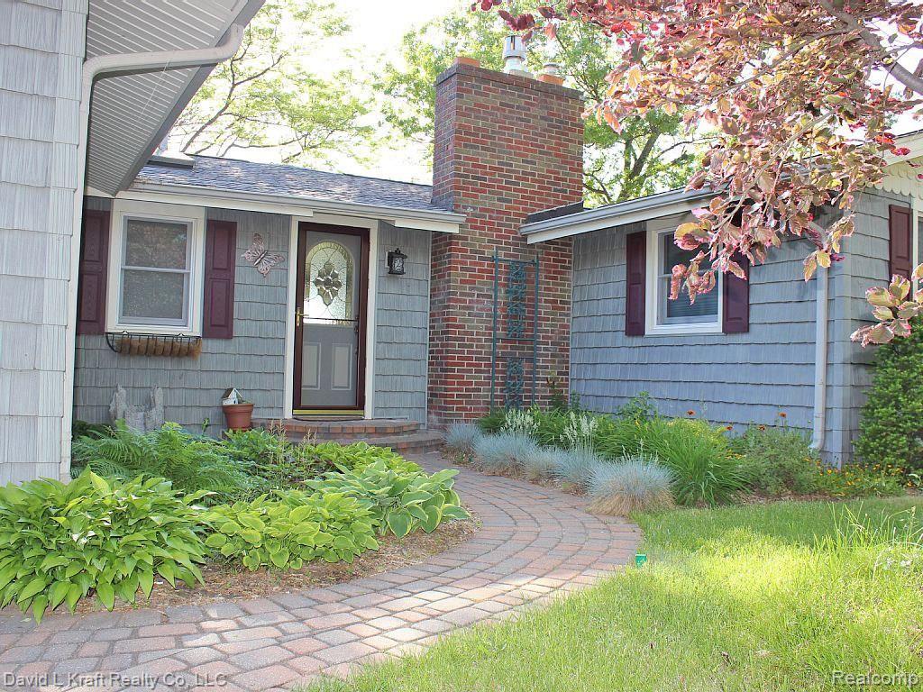 5868 Port Austin Road Caseville, MI 48725 - Photo 3 of 17 5868PtAustinEntry.jpg
