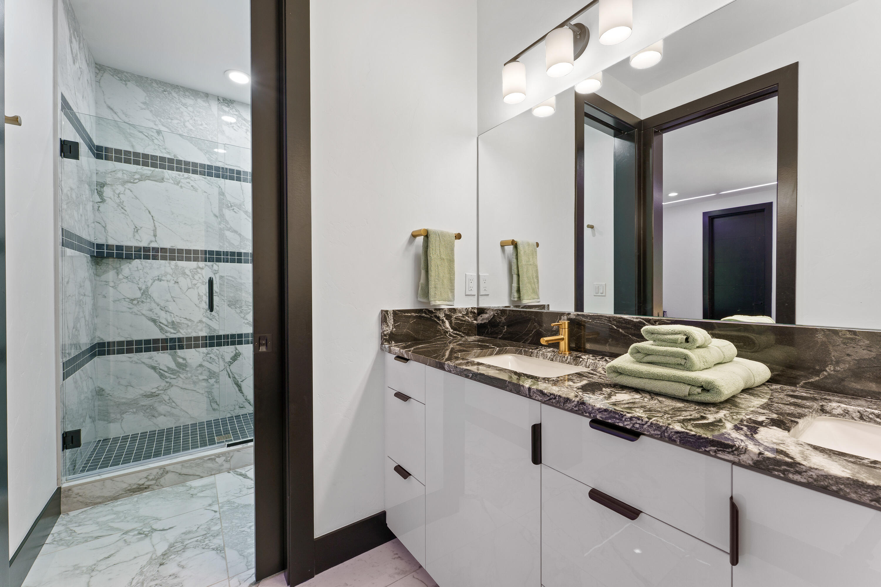 664 Northwest Powell Butte Loop Bend, OR 97703 - Photo 36 of 58 jr suite bath