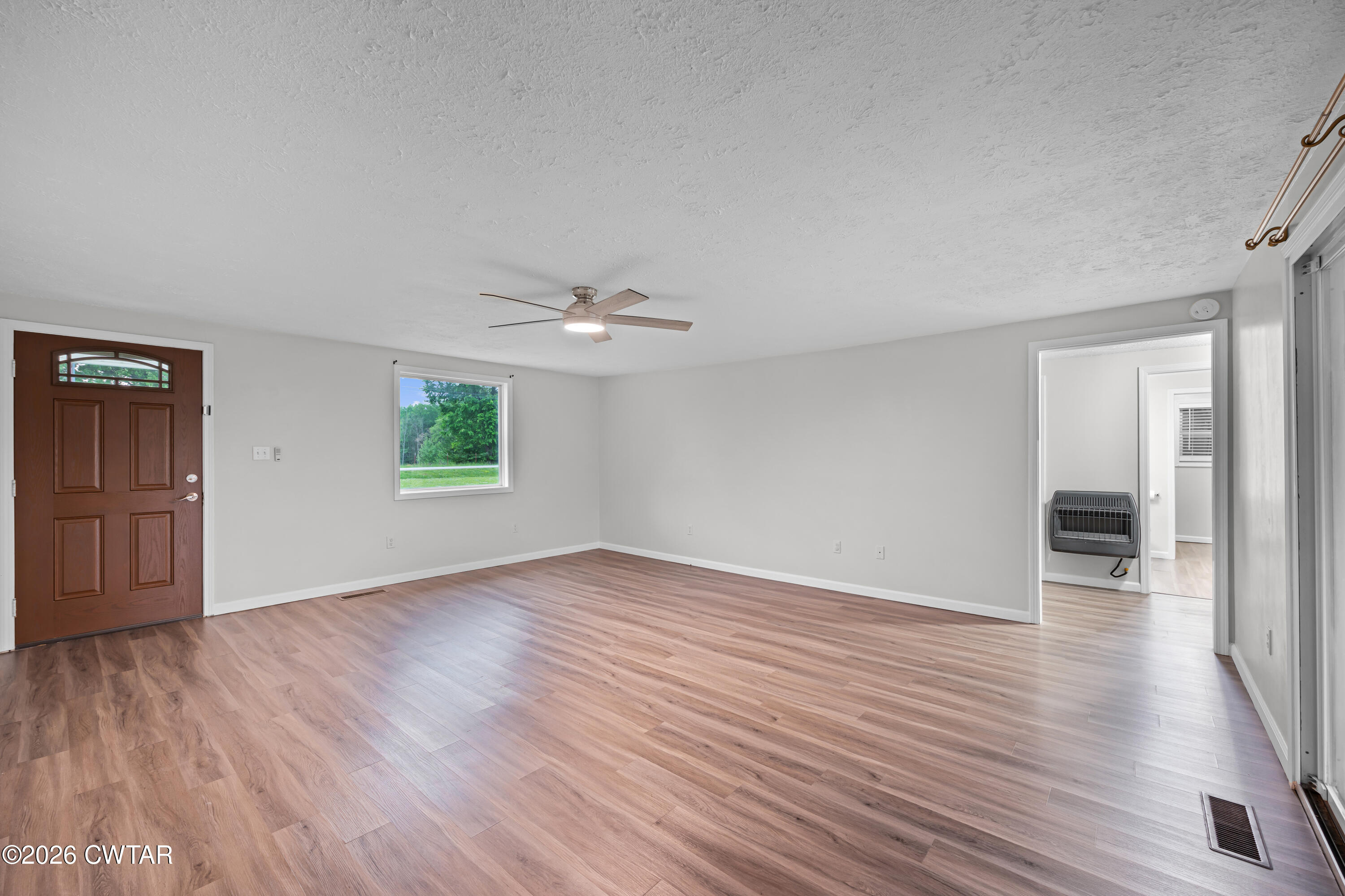 185 Henderson Road Jackson, TN 38305 - Photo 3 of 20 Living Room